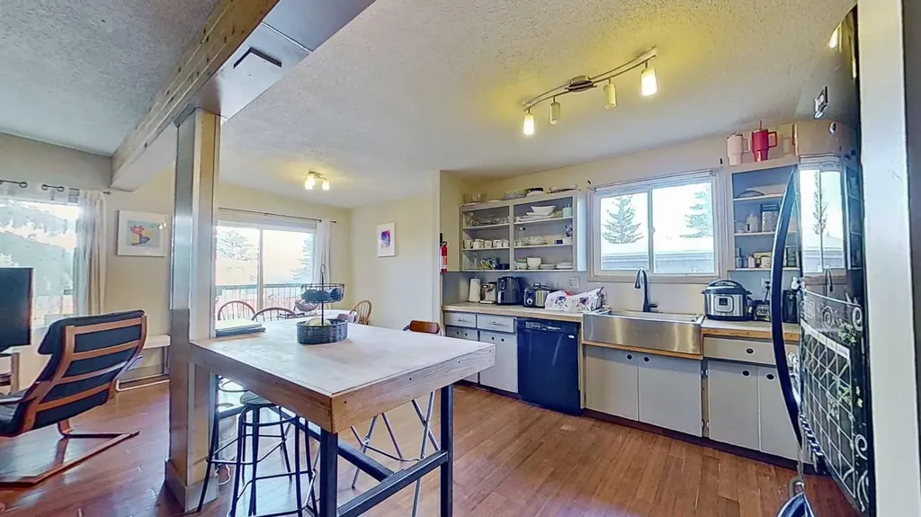 11723 Canfield Road SW Calgary AB T2W 1J6