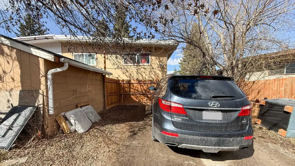 11723 Canfield Road SW Calgary AB T2W 1J6