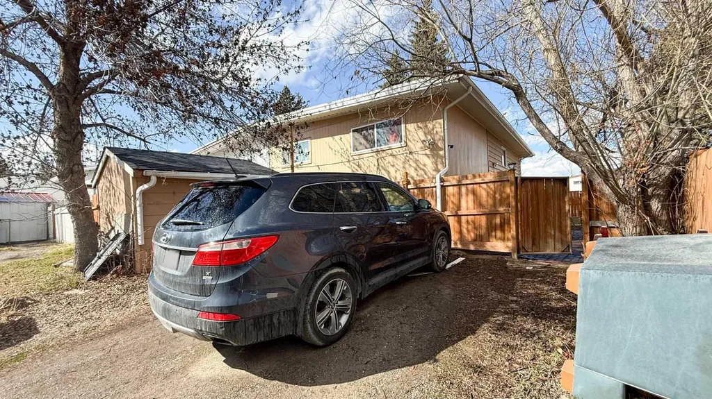 11723 Canfield Road SW Calgary AB T2W 1J6