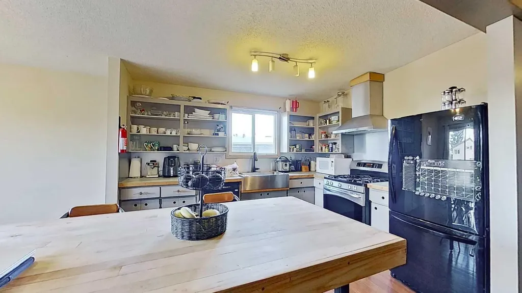 11723 Canfield Road SW Calgary AB T2W 1J6