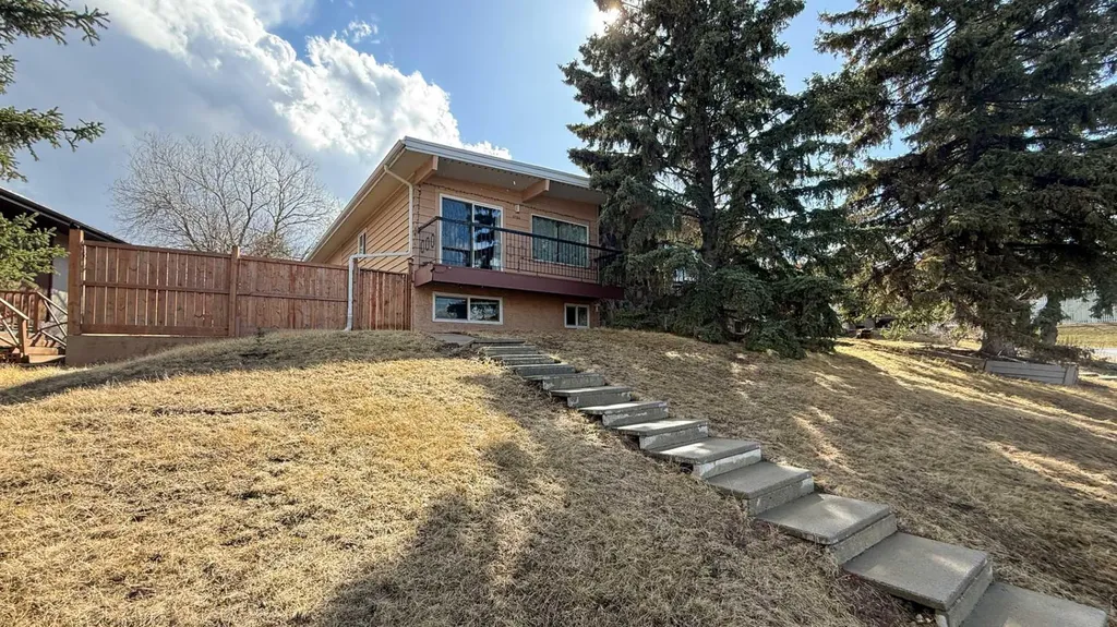 11723 Canfield Road SW Calgary AB T2W 1J6