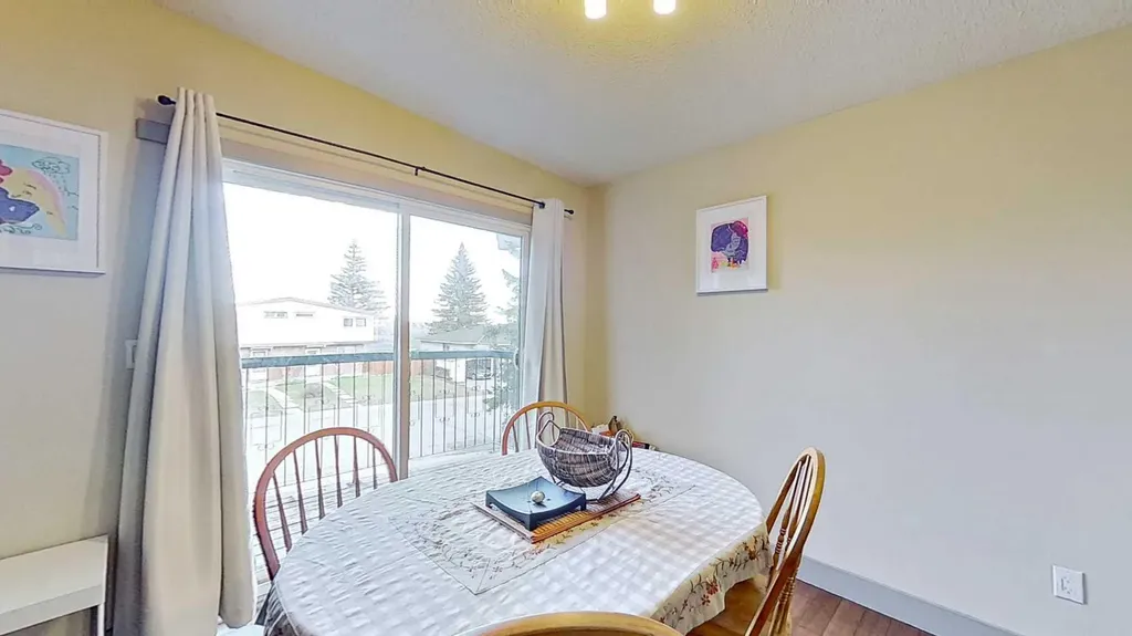 11723 Canfield Road SW Calgary AB T2W 1J6