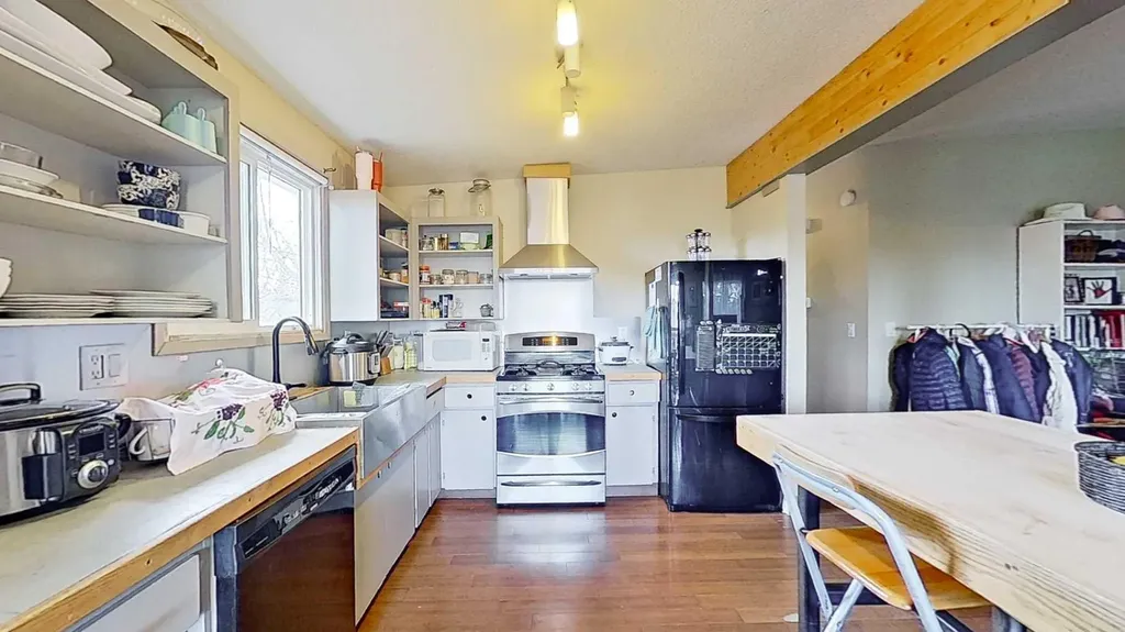 11723 Canfield Road SW Calgary AB T2W 1J6