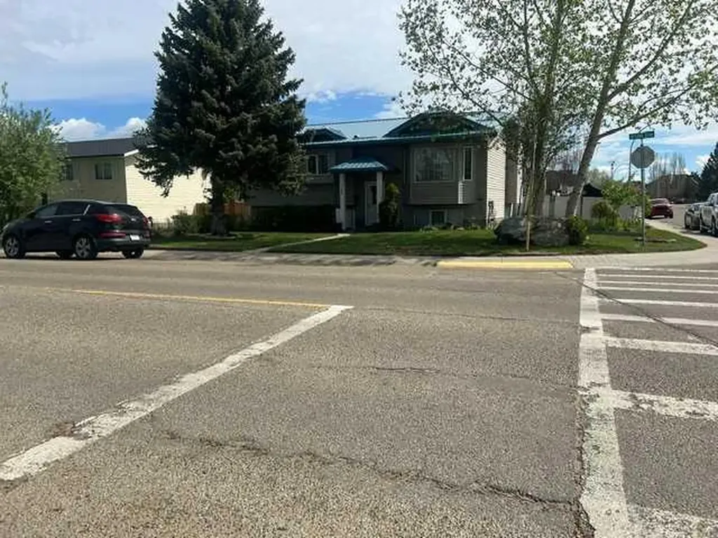 144 Upland Boulevard W Brooks AB T1R 0R3