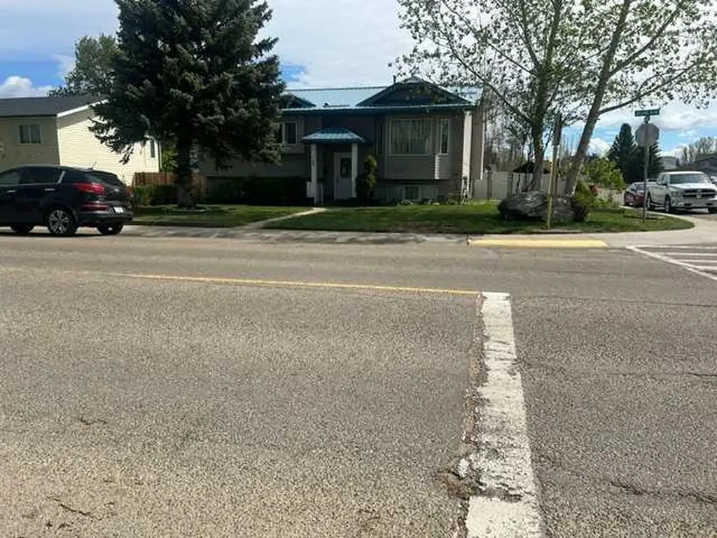 144 Upland Boulevard W Brooks AB T1R 0R3