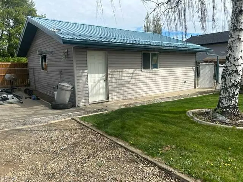 144 Upland Boulevard W Brooks AB T1R 0R3