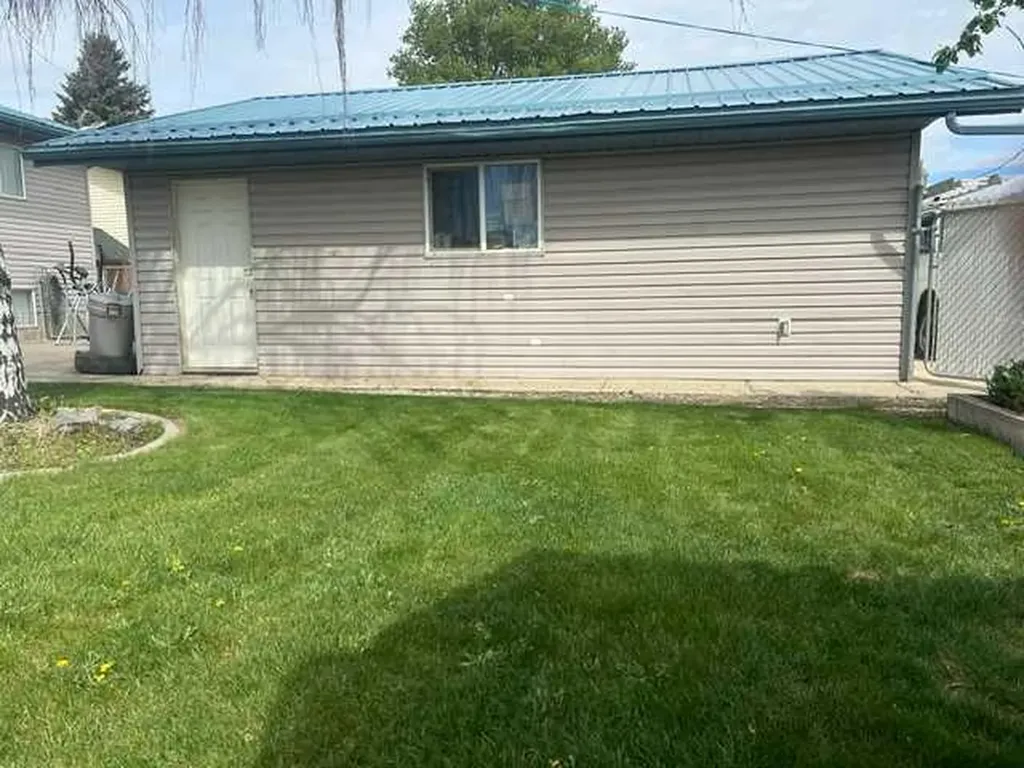 144 Upland Boulevard W Brooks AB T1R 0R3