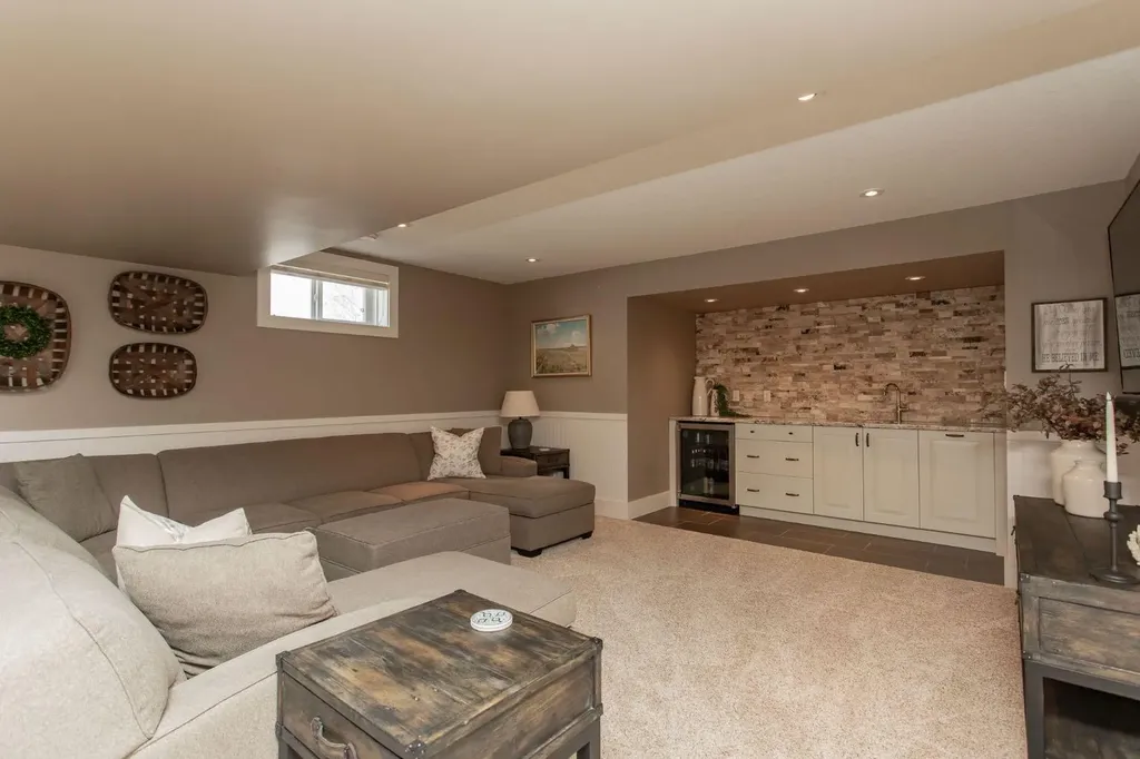 21 Dandell Close Red Deer AB T4R 2J3