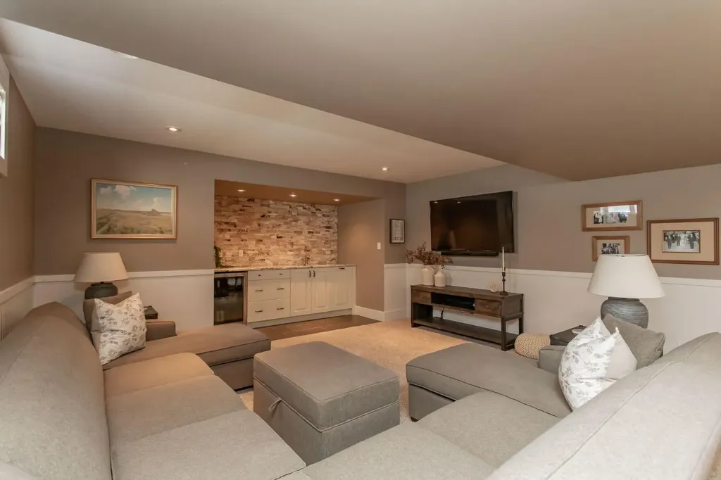 21 Dandell Close Red Deer AB T4R 2J3