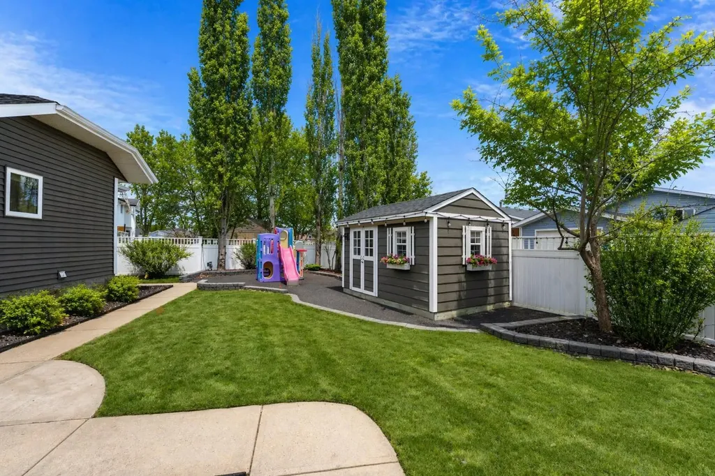 21 Dandell Close Red Deer AB T4R 2J3