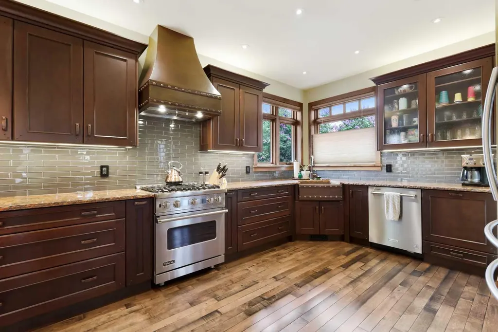 2908 7 Avenue NW Calgary AB T2N 1B2