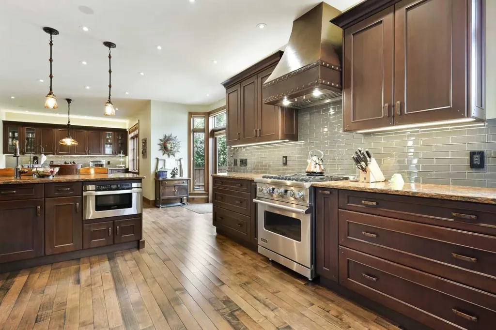 2908 7 Avenue NW Calgary AB T2N 1B2