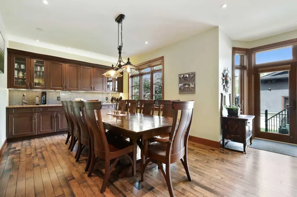 2908 7 Avenue NW Calgary AB T2N 1B2