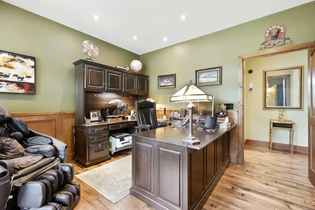 2908 7 Avenue NW Calgary AB T2N 1B2