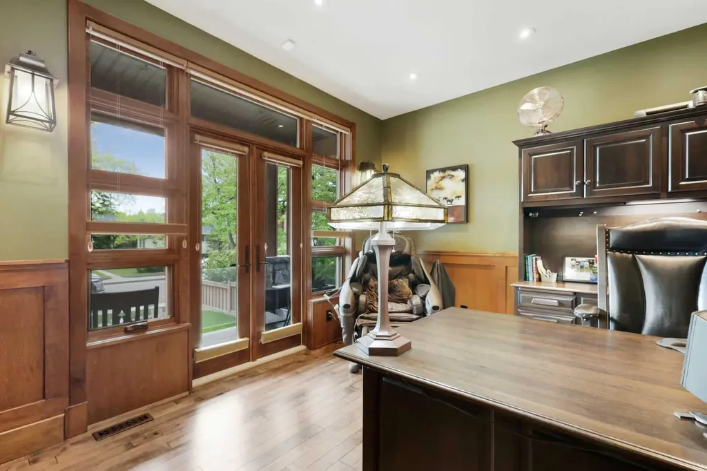 2908 7 Avenue NW Calgary AB T2N 1B2