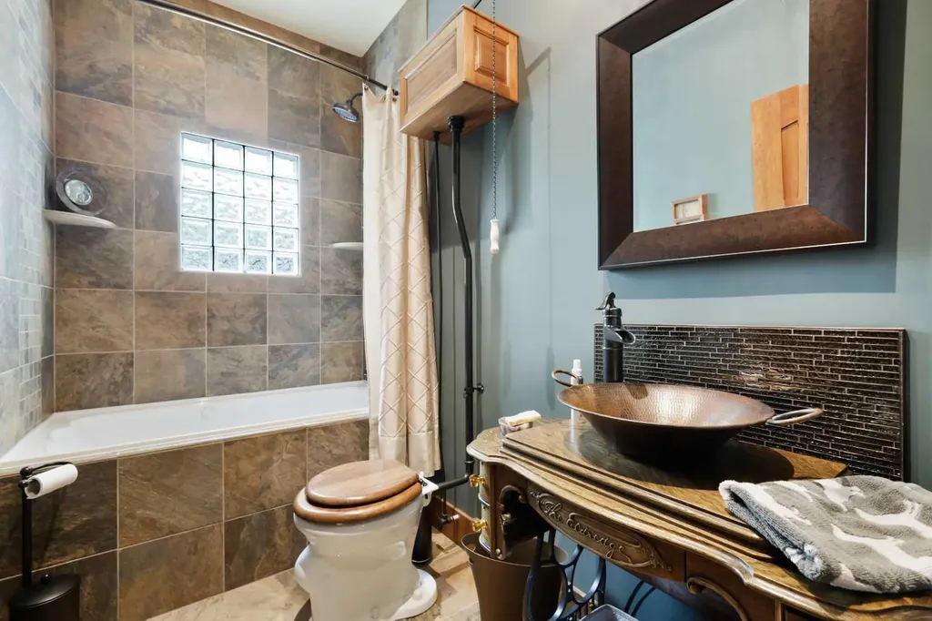 2908 7 Avenue NW Calgary AB T2N 1B2