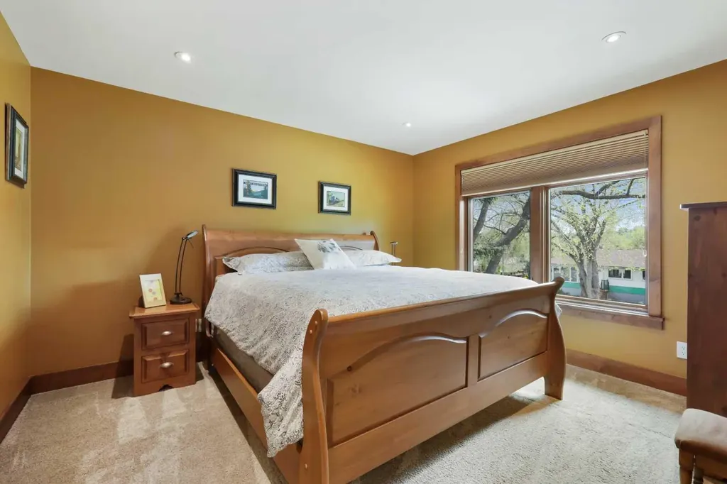 2908 7 Avenue NW Calgary AB T2N 1B2