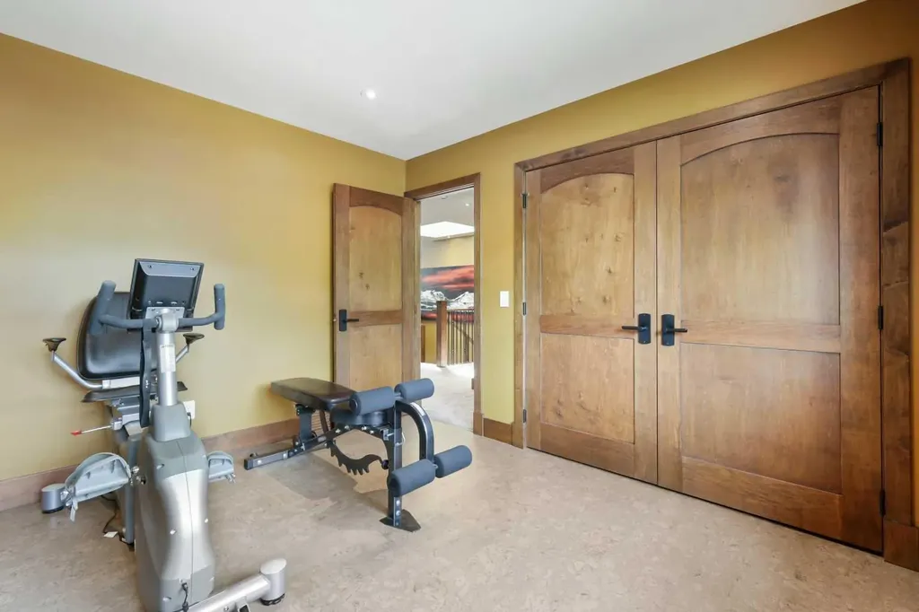 2908 7 Avenue NW Calgary AB T2N 1B2