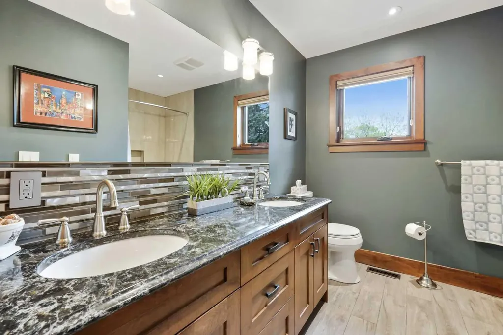 2908 7 Avenue NW Calgary AB T2N 1B2