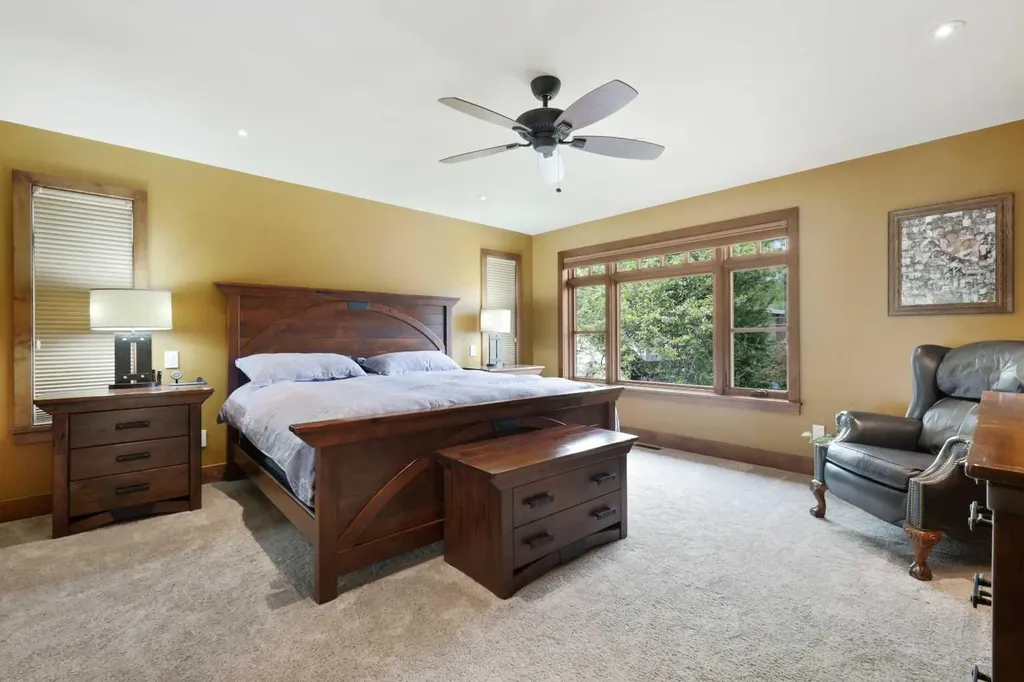 2908 7 Avenue NW Calgary AB T2N 1B2