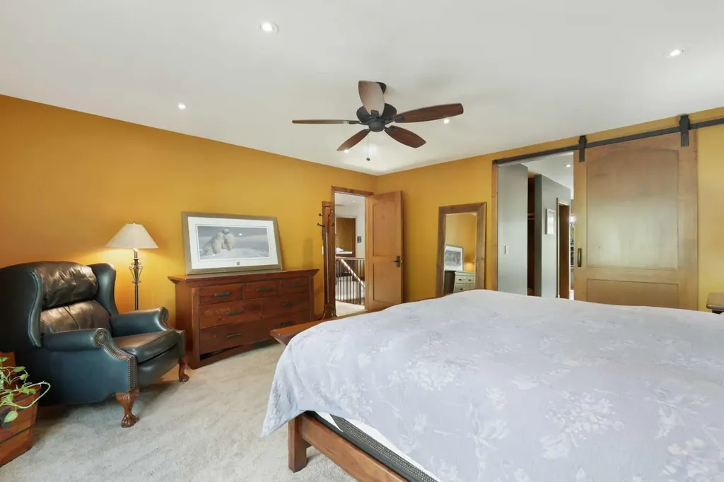 2908 7 Avenue NW Calgary AB T2N 1B2