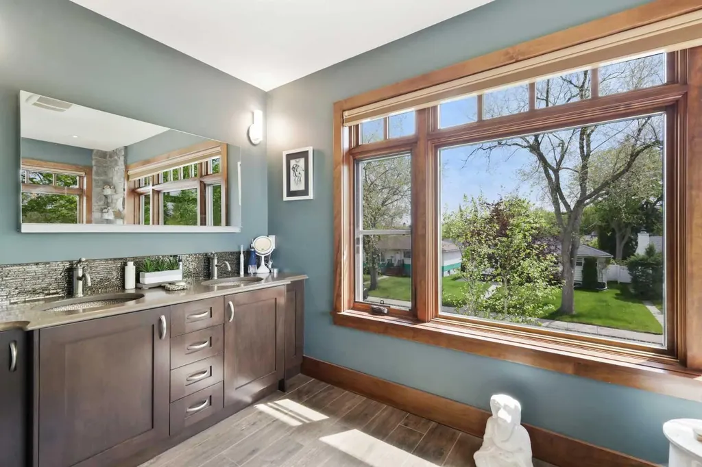 2908 7 Avenue NW Calgary AB T2N 1B2