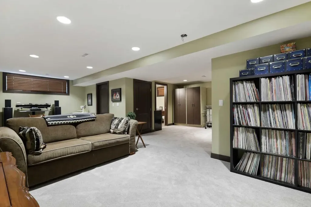 2908 7 Avenue NW Calgary AB T2N 1B2