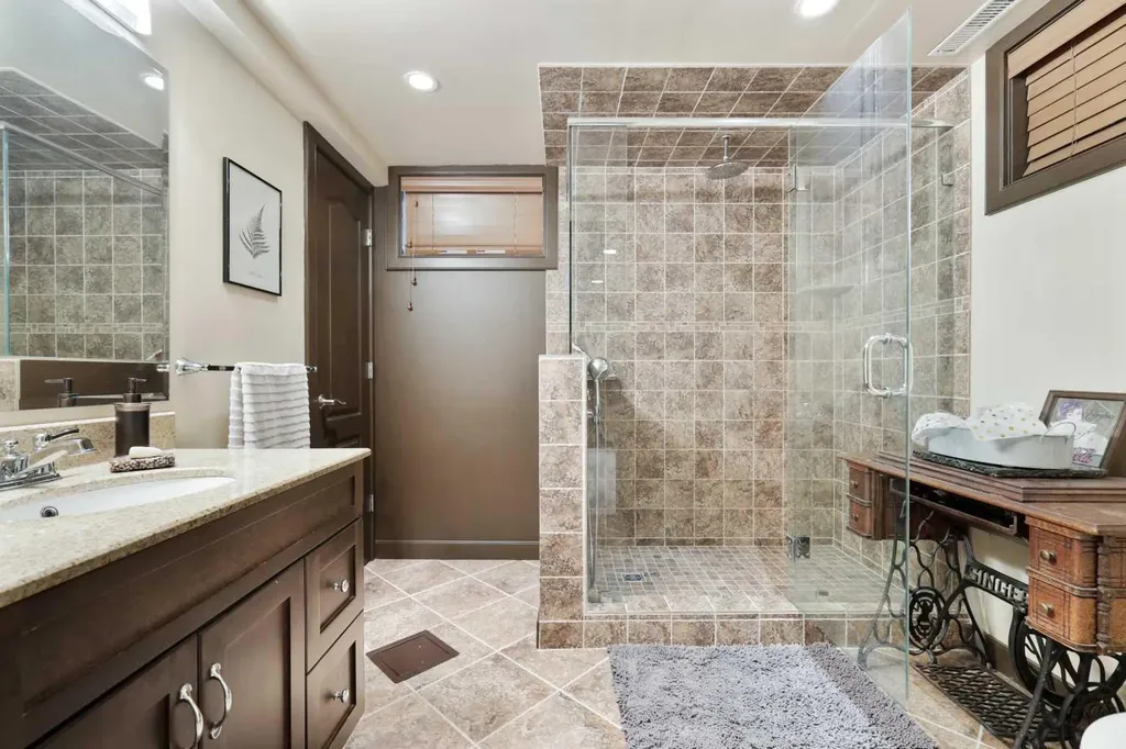 2908 7 Avenue NW Calgary AB T2N 1B2