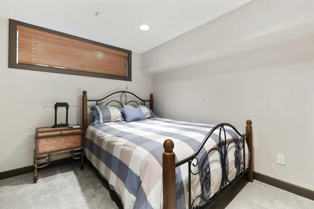 2908 7 Avenue NW Calgary AB T2N 1B2