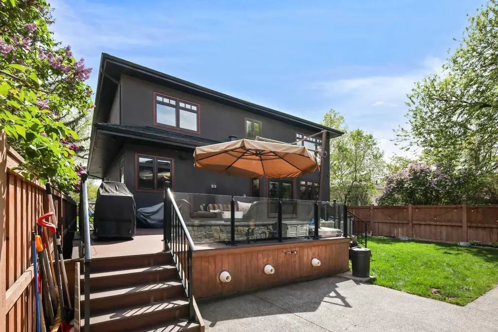 2908 7 Avenue NW Calgary AB T2N 1B2