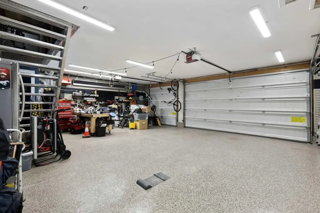 2908 7 Avenue NW Calgary AB T2N 1B2