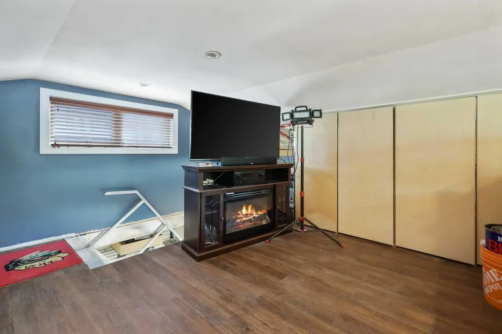 2908 7 Avenue NW Calgary AB T2N 1B2