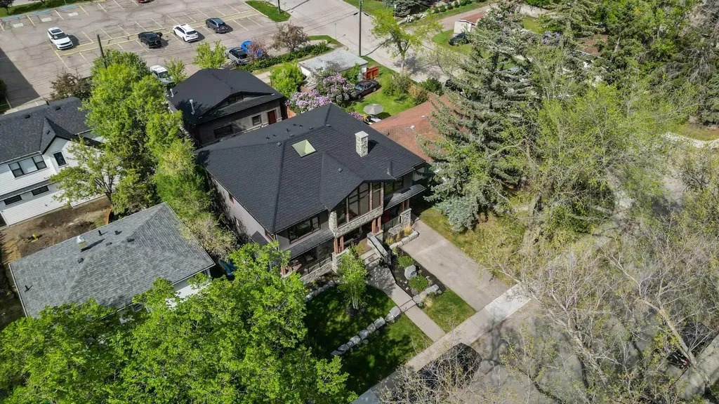 2908 7 Avenue NW Calgary AB T2N 1B2