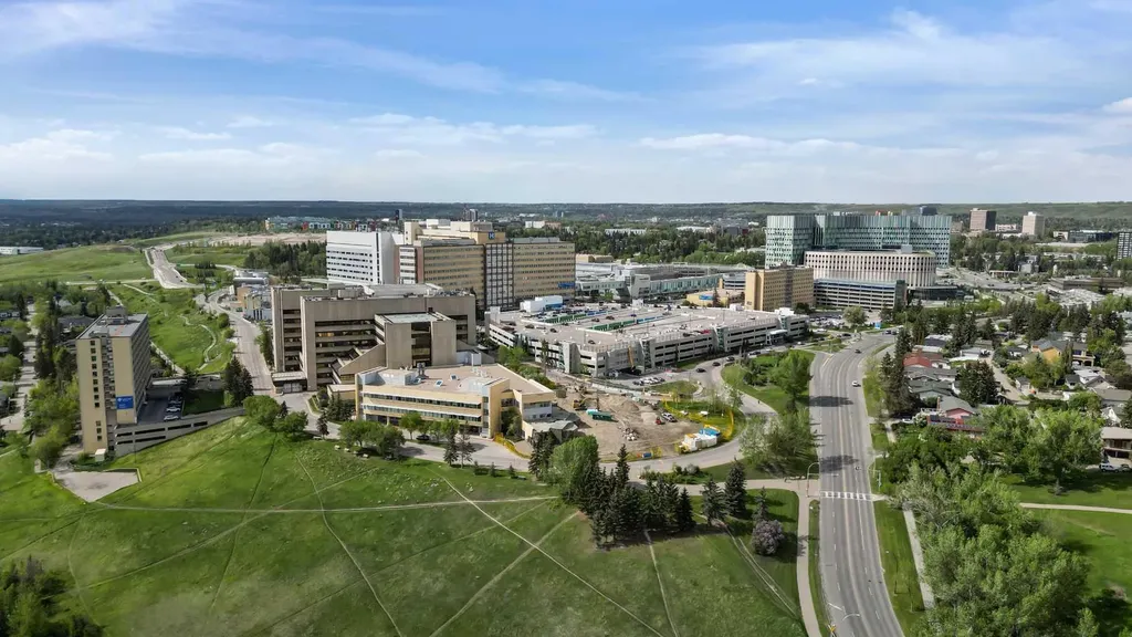 2908 7 Avenue NW Calgary AB T2N 1B2