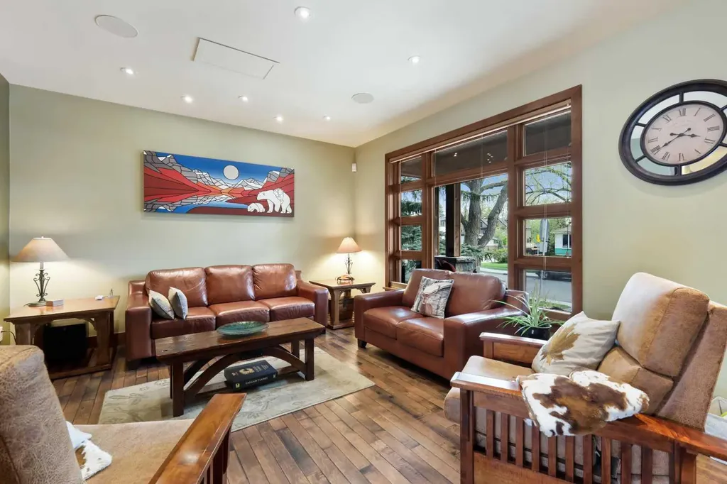 2908 7 Avenue NW Calgary AB T2N 1B2