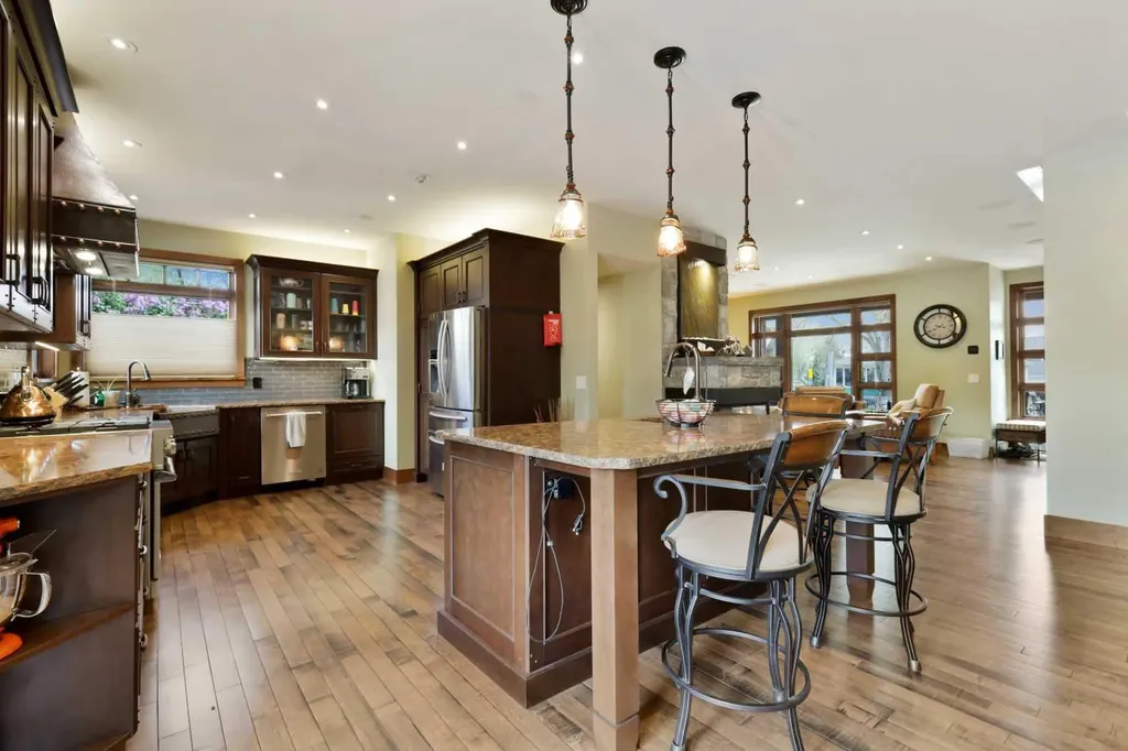 2908 7 Avenue NW Calgary AB T2N 1B2