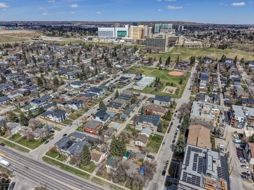 3432 3 Avenue NW Calgary AB T2N 0M3