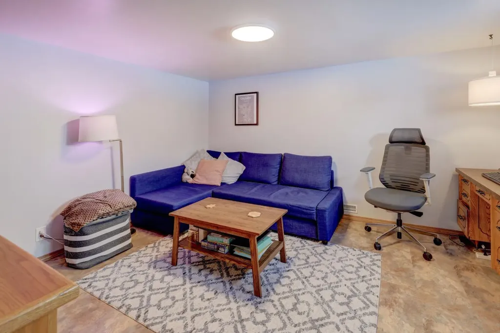 3432 3 Avenue NW Calgary AB T2N 0M3