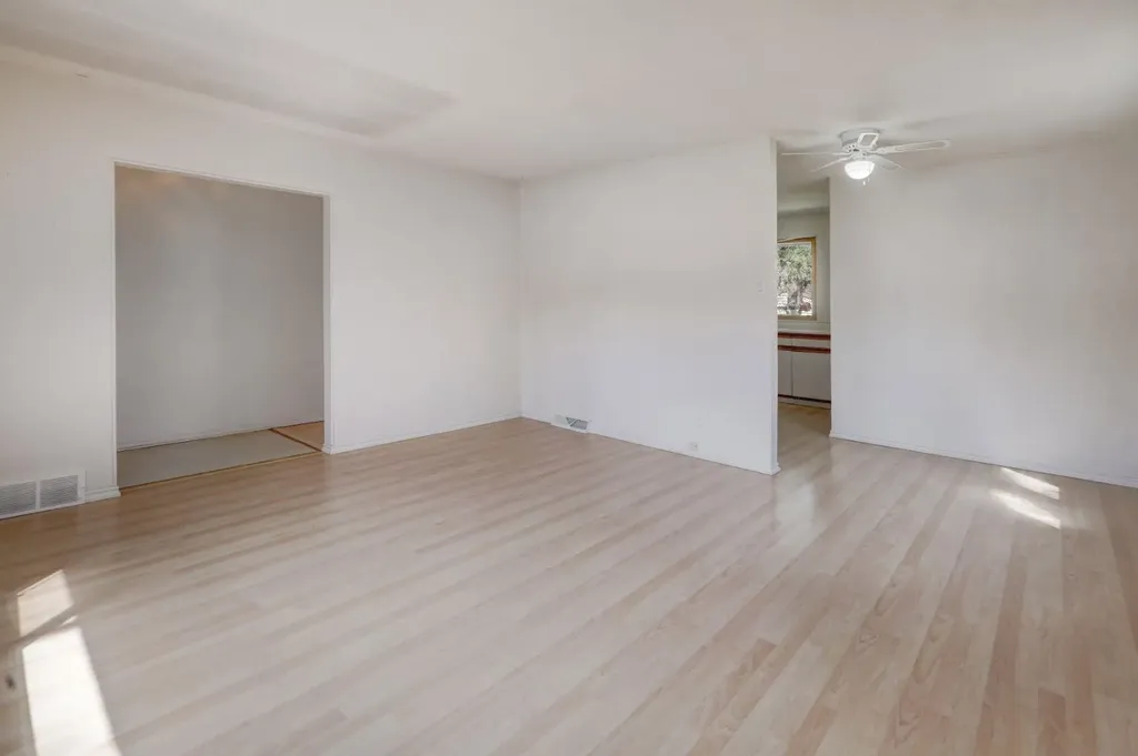 3432 3 Avenue NW Calgary AB T2N 0M3