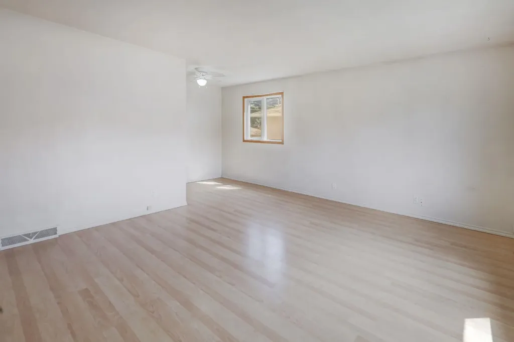 3432 3 Avenue NW Calgary AB T2N 0M3