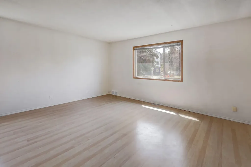 3432 3 Avenue NW Calgary AB T2N 0M3