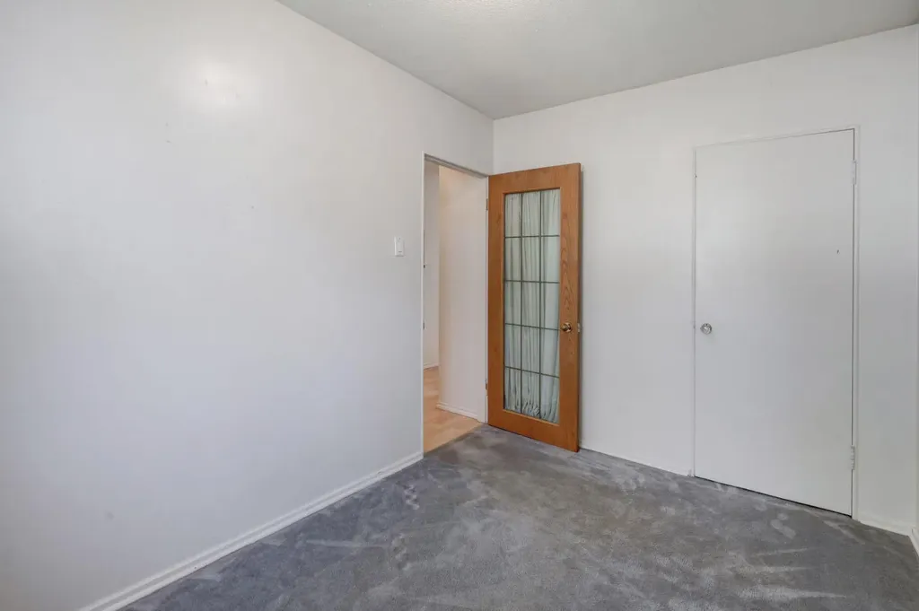 3432 3 Avenue NW Calgary AB T2N 0M3