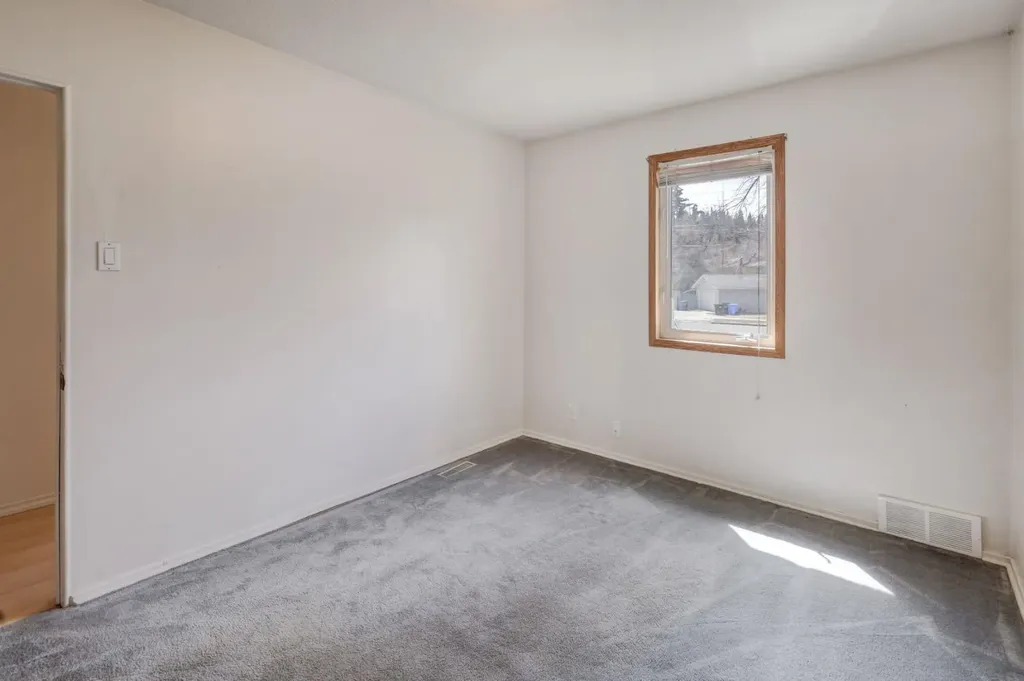 3432 3 Avenue NW Calgary AB T2N 0M3