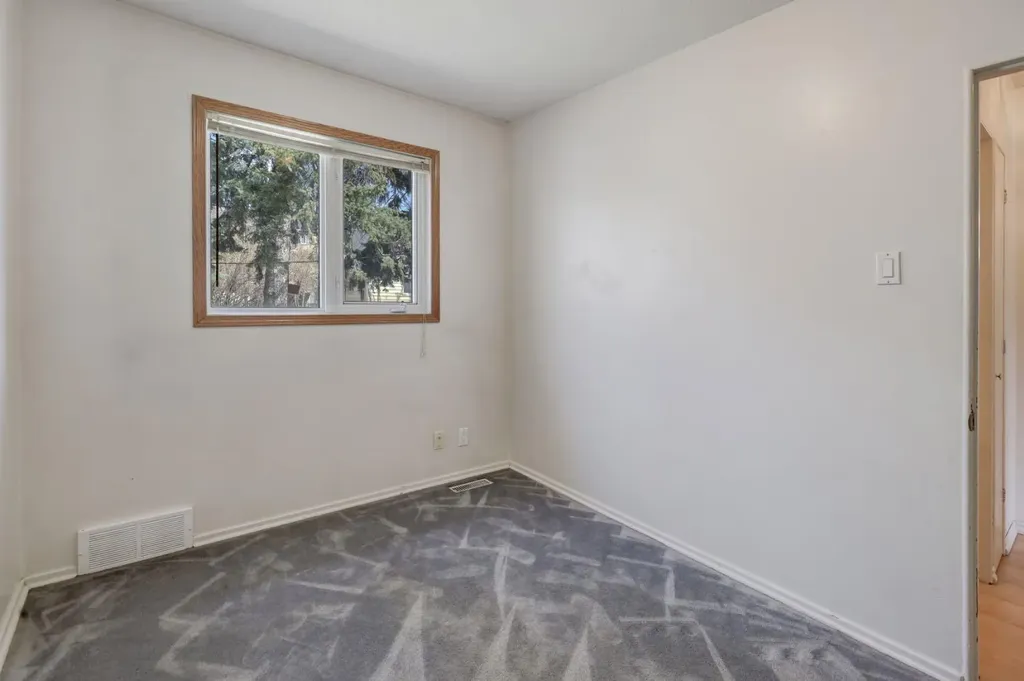 3432 3 Avenue NW Calgary AB T2N 0M3