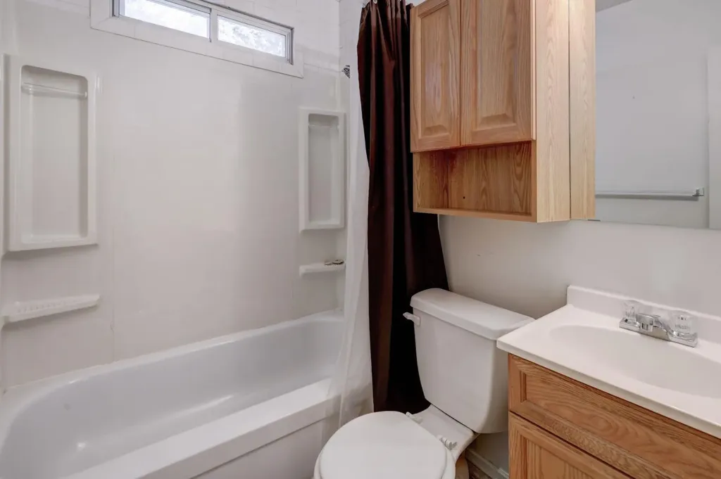 3432 3 Avenue NW Calgary AB T2N 0M3