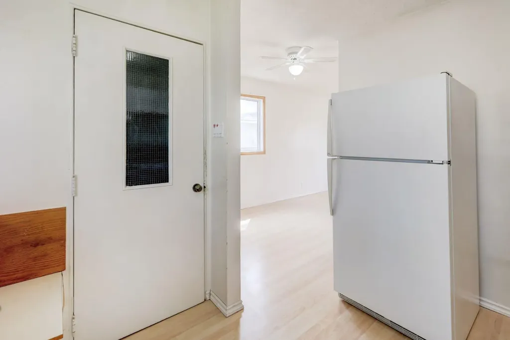3432 3 Avenue NW Calgary AB T2N 0M3