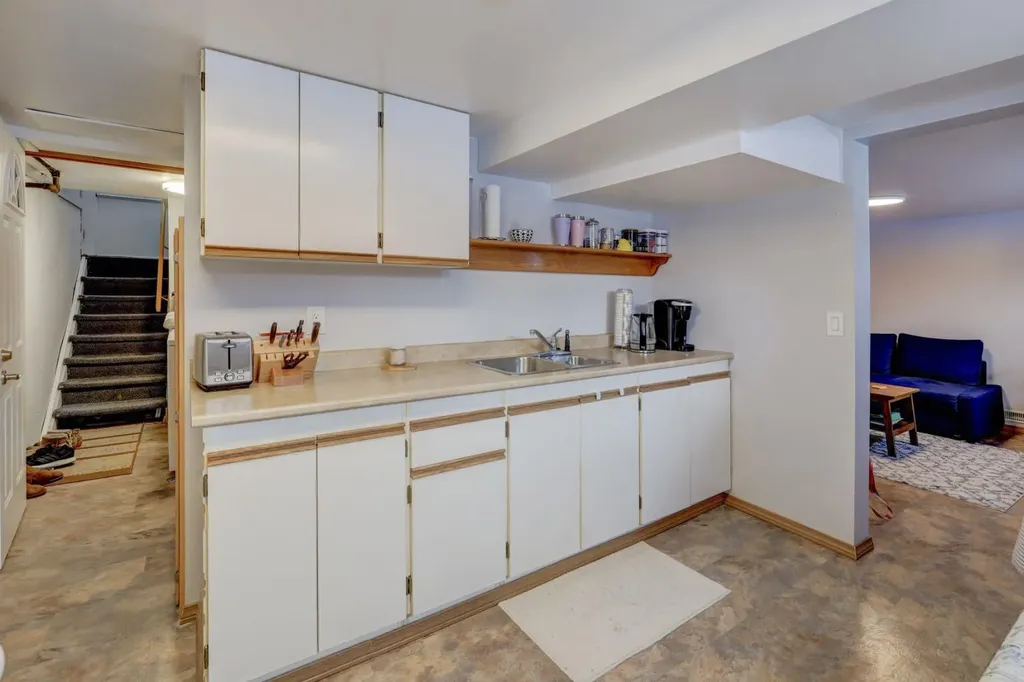 3432 3 Avenue NW Calgary AB T2N 0M3