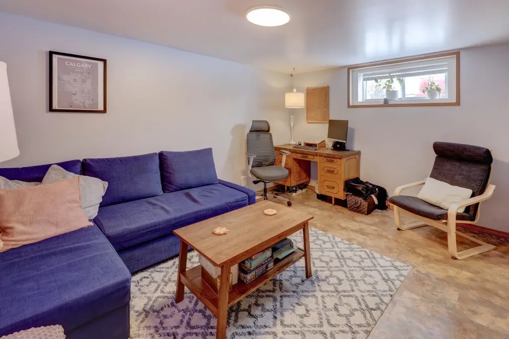 3432 3 Avenue NW Calgary AB T2N 0M3
