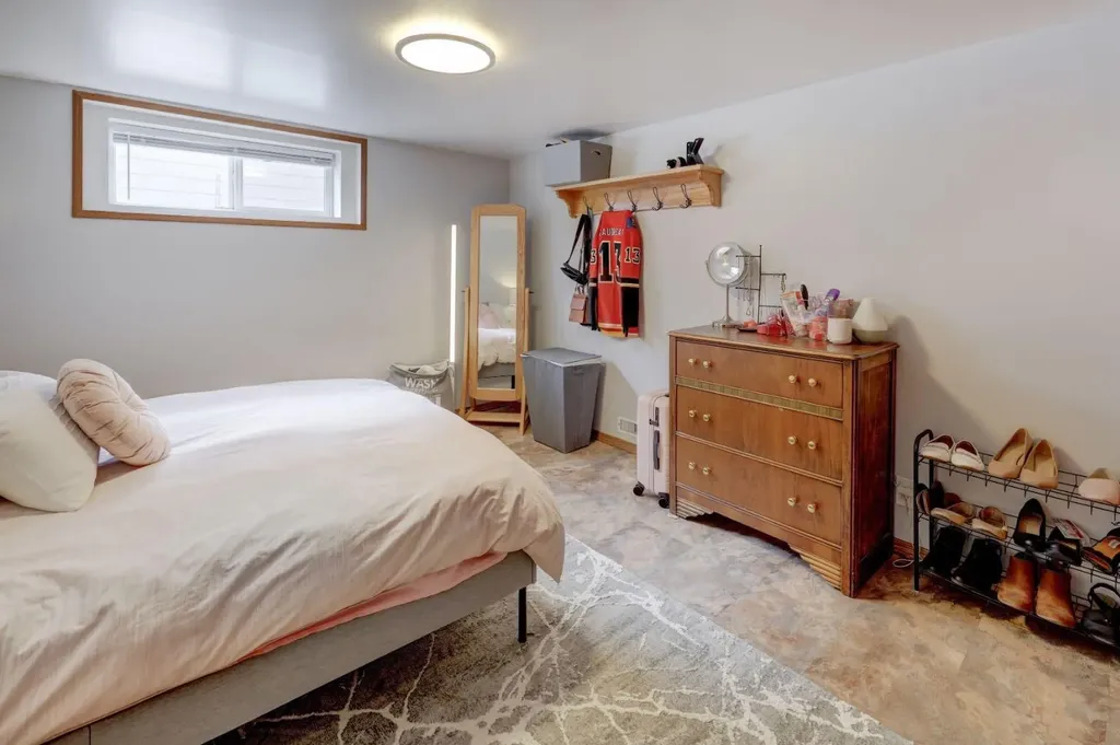 3432 3 Avenue NW Calgary AB T2N 0M3