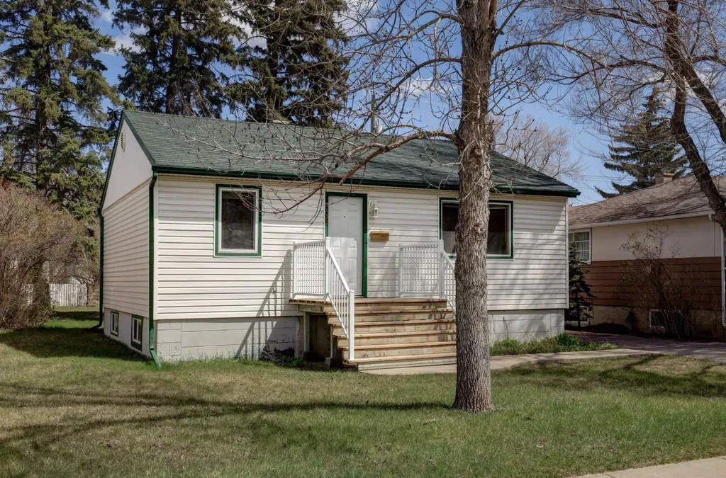 3432 3 Avenue NW Calgary AB T2N 0M3